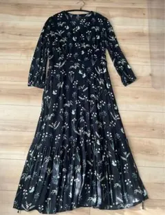 未使用ユニクロUNIQLOプリントVネックフレアワンピース7分袖　S ブラック