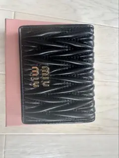 MIU MIU ギャザーレザー二つ折り財布 ブラックのサムネイル