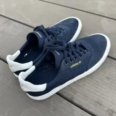 adidas ネイビー スエード スニーカー