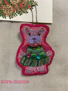 セール⭐︎ビーズ刺繍ブローチ／テディベア　クリスマス