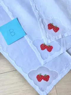 【50年前のマデイラ刺繍】テーブルナプキン３枚Bセット♡ストロベリー柄手刺繍