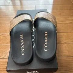 COACH シグネチャー シャワーサンダル ブラウンのサムネイル
