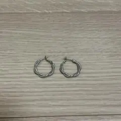 ツイストデザイン シルバーフープピアス