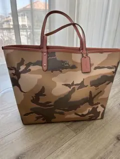 コーチ リバーシブル カモフラージュトートバッグ 迷彩 ポーチ付き チャーム付き