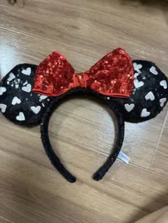 ディズニー カチューシャ 黒耳 白ハート 赤リボン