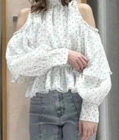 Heather ドット柄ショルダーカットブラウスのサムネイル