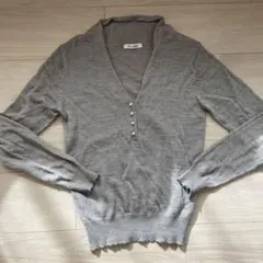 Te chichi グレー Vネック パールボタンニットセーター 長袖