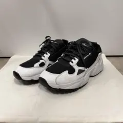 adidas スニーカー