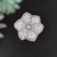 No.350*クリスマスローズ＊white＊ビーズ刺繍※一点もの＊1121