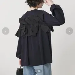 アダムエロペ【サステナブル】ロングスリーブフリルブラウス 青長袖