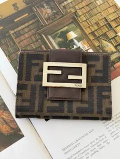極美品 FENDI コンパクト財布 7M0280 バゲット FFロゴ 180 - メルカリ