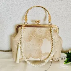 エレガントな花柄ハンドバッグ　アイボリー刺繍 パーティー 結婚式 パール