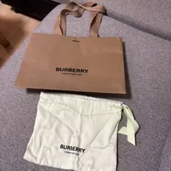 ゆ*ん様 Burberry 未開封　新品　プレゼント包装(紙袋付き) ワンピース Burberry 完全新品プレゼント包装(紙袋付き) ワンピース70cm
