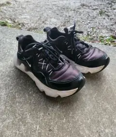Nike ブラック スニーカー　RYZ 365 BQ4153-003