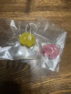 ドムドムハンバーガー　めじるしアクセサリー　どむぞうくん2個（イエロー・ピンク）