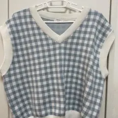 水色と白のチェック柄ニットベスト