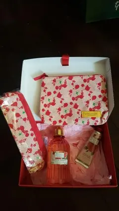 ロクシタンのラブレターローズシリーズのシャワージェルとハンドクリーム