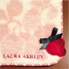 ローラアシュレイタオルハンカチ❤️廃盤品❤️もうすぐ終了します