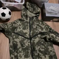 Nike 迷彩テックフリース