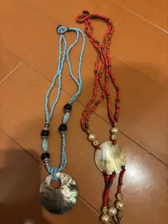 青と赤のビーズネックレスセット　2本