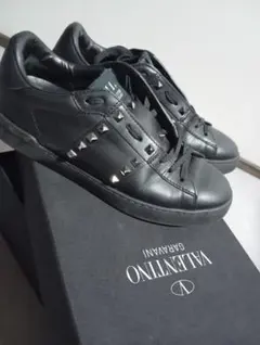 VALENTINO GARAVANI スタッズ ブラックスニーカー 11のサムネイル