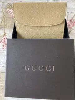 新品未使用　GUCCI 二つ折り財布　箱付き