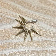 e.m. スタッズコーンピアス 片耳用のサムネイル