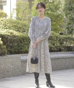 Nナチュラルビューティーベーシック 花柄長袖ロングワンピース