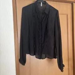 COMME CA ISM 黒ブラウス(フリル付き)