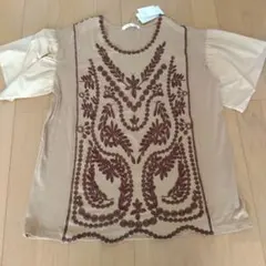 AIX LES BAINS 刺繍入り半袖トップスのサムネイル