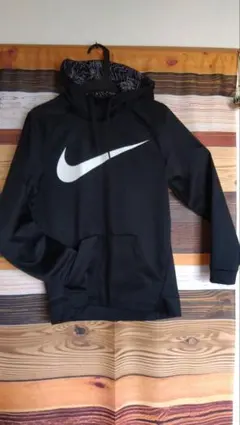 NIKEメンズパーカー　DRI-FIT　メガスポーツで購入