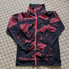 アンダーアーマー 黒と赤のストライプジャケット