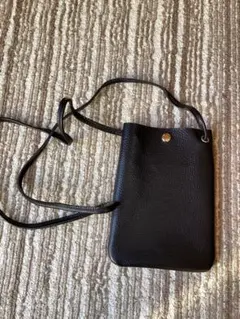 お値下げ！黒いレザーショルダーバッグ 縦型サコッシュ