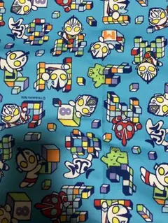 ウルトラマンキャラクターとキューブの綿生地 オックス　ブルー