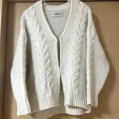 ケーブルニットカーディガン