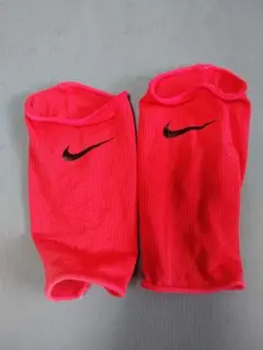 Nike ピンク サッカーレガースカバー 　すね当てカバー　ナイキ