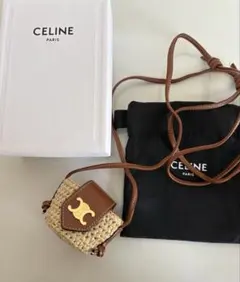 celine セリーヌ　airpodsケース　ラフィア　ポーチ　チャームのサムネイル