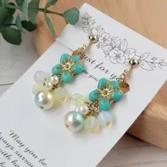 チェコフラワーのターコイズブルーイヤリング（ピアス変更可）匿名配送　No.340