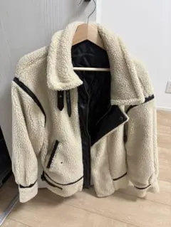 ボアジャケット クリーム色 黒ライン