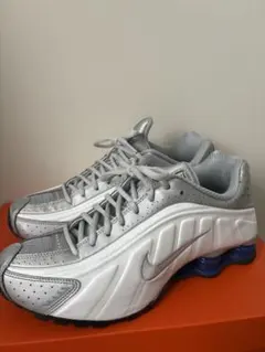 【値下げ】NIKE Shox R4 シルバー ホワイト ブルー 26.5cmのサムネイル