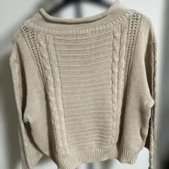 ピンクベージュ ケーブル編み クロップドニット