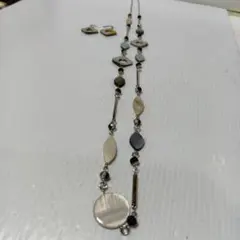 ハンドメイド、グレーシェル　シルバーパイプビーズのロングネックレス、揃いのピアス