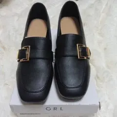 値下げしました 　ブラックバックル付きローファー