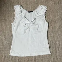 Brandy Melville フリル付きホワイトキャミソール