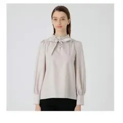 ブルーレーベルクレストブリッジ　ブラウス