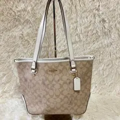 COACH コーチ ショルダーバック　ベージュ　シグネチャー柄　シンプル　タグ付