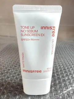 64b1★イニスフリー トーンアップ ノーセバム サンスクリーン 60mlのサムネイル