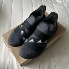 グレー スニーカー