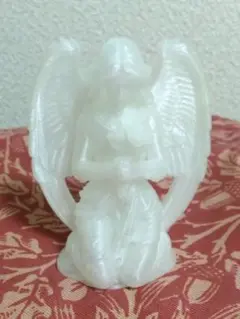 天使の置物(祈る天使) フィギュア 樹脂製 (暗闇でほのかに光ります)