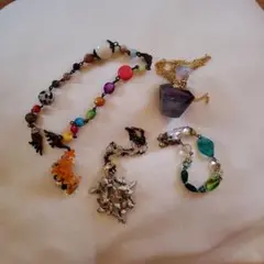 ブレスレットなど